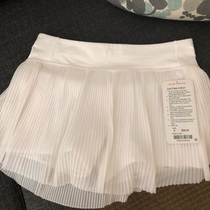 Lululemon White Pleated Tennis Skirt, size 6